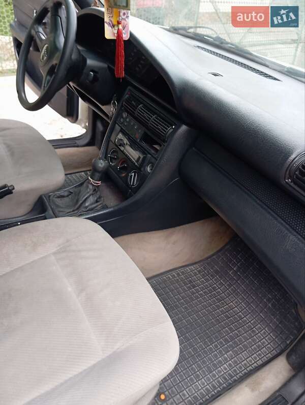 Седан Audi 100 1993 в Каменец-Подольском