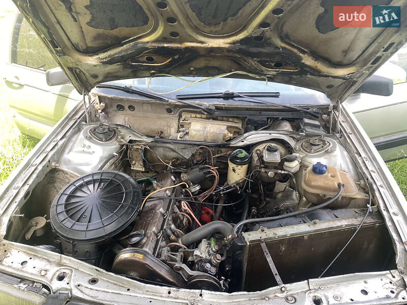 Седан Audi 100 1988 в Сторожинце