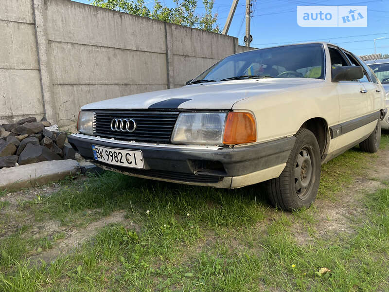 Универсал Audi 100 1988 в Костополе