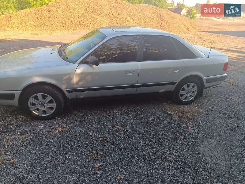 Седан Audi 100 1992 в Знаменовке
