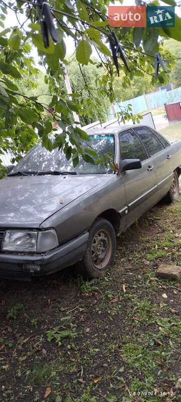 Седан Audi 100 1988 в Черновцах