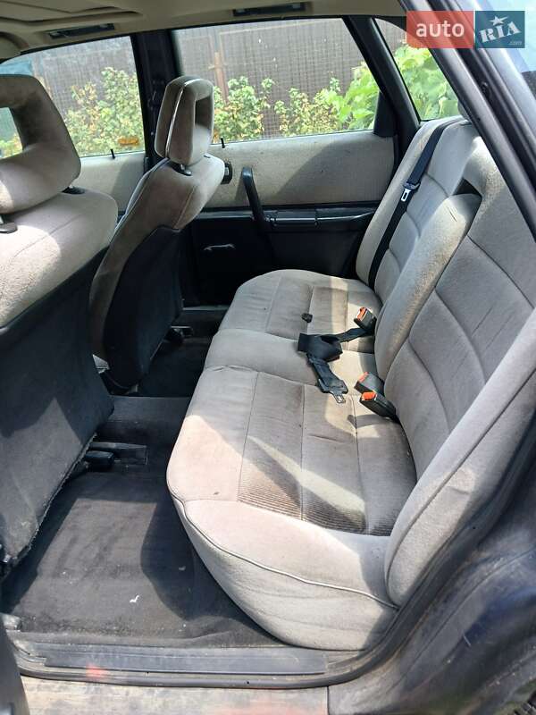 Седан Audi 100 1988 в Корсуне-Шевченковском