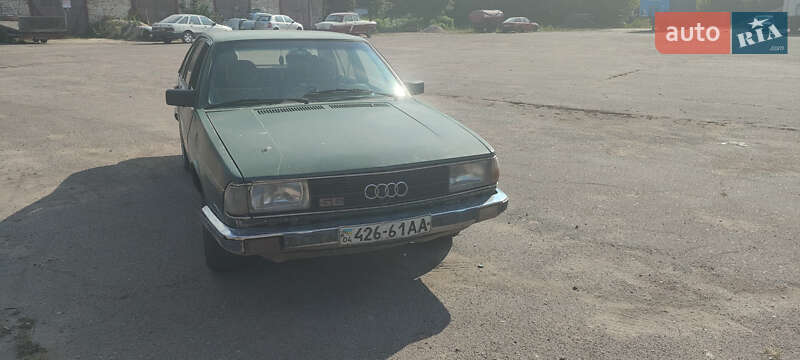 Седан Audi 100 1981 в Черняхове