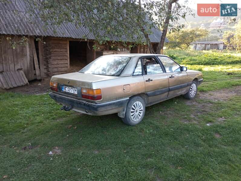 Седан Audi 100 1983 в Сколе