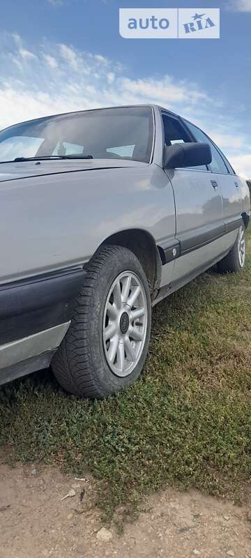 Седан Audi 100 1990 в Черновцах