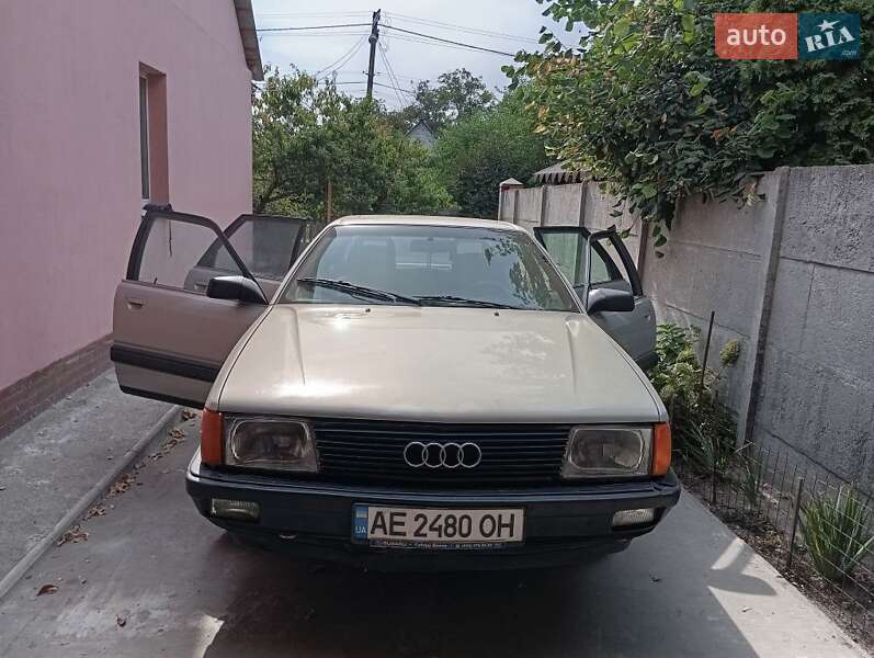 Седан Audi 100 1988 в Днепре
