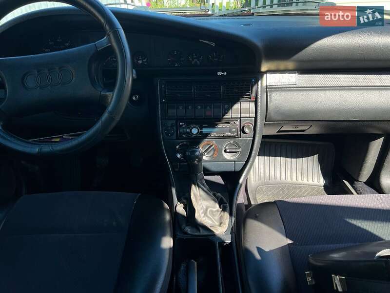 Седан Audi 100 1992 в Костополе