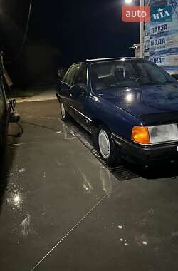 Седан Audi 100 1990 в 