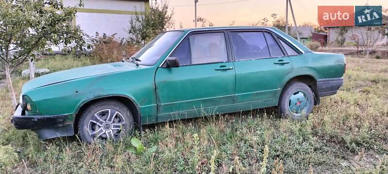 Седан Audi 100 1982 в Пулинах