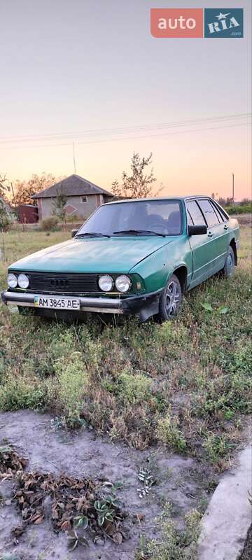 Седан Audi 100 1982 в Пулинах