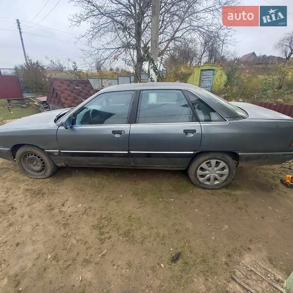 Седан Audi 100 1990 в Ровно