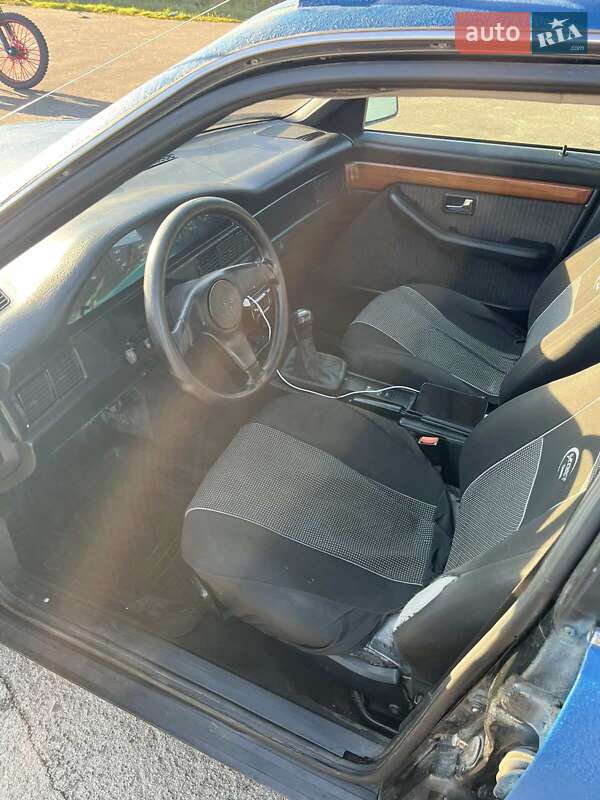 Седан Audi 100 1989 в Ровно