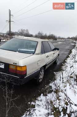 Седан Audi 100 1986 в 