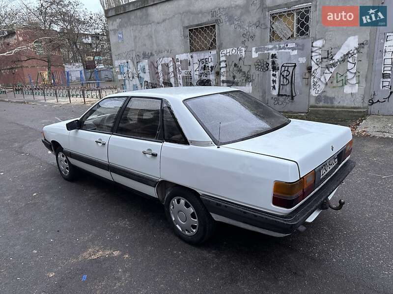 Седан Audi 100 1987 в Одессе