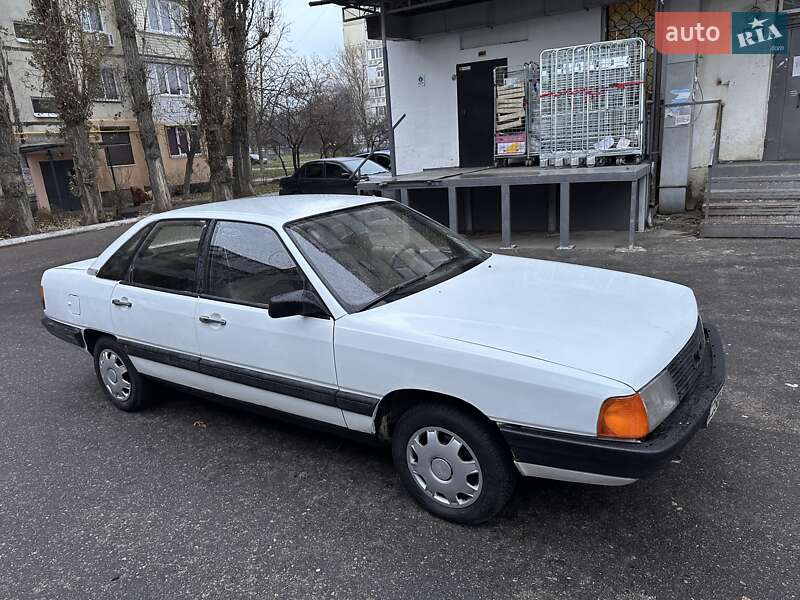 Седан Audi 100 1987 в Одессе