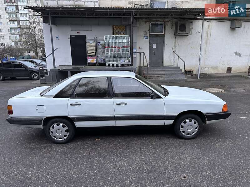 Седан Audi 100 1987 в Одессе