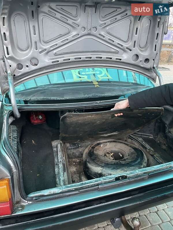 Седан Audi 100 1986 в Березному