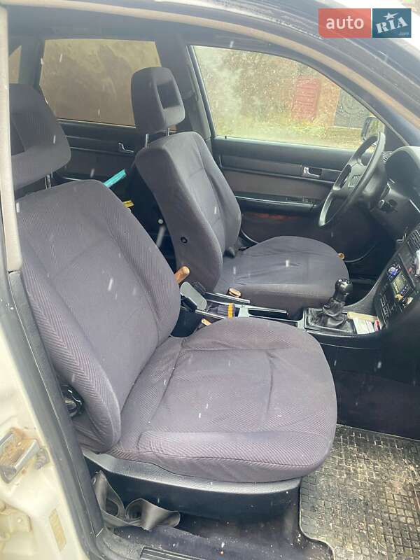 Седан Audi 100 1992 в Кельменцах