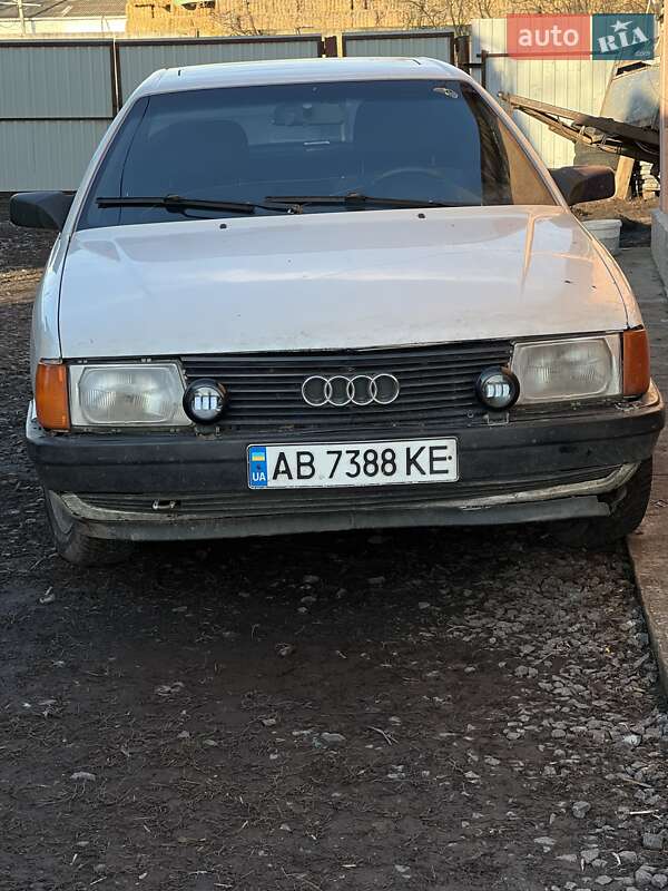 Седан Audi 100 1988 в Хмільнику