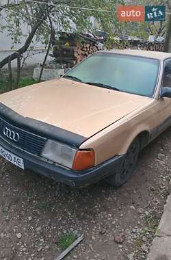 Седан Audi 100 1984 в Ужгороді