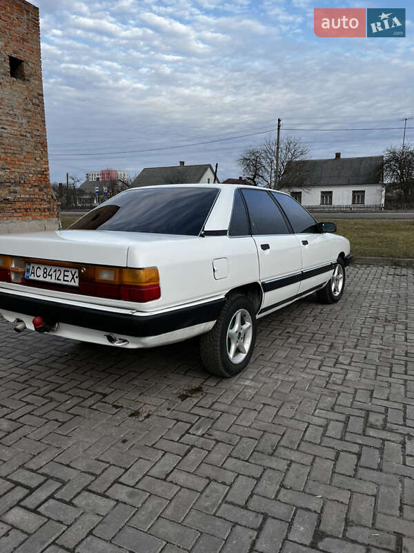 Седан Audi 100 1988 в Любомле