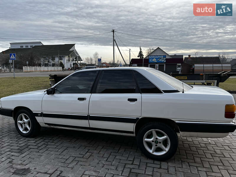 Седан Audi 100 1988 в Любомле