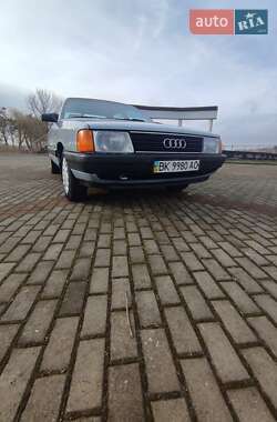 Седан Audi 100 1989 в 