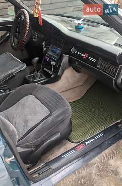 Седан Audi 100 1989 в 