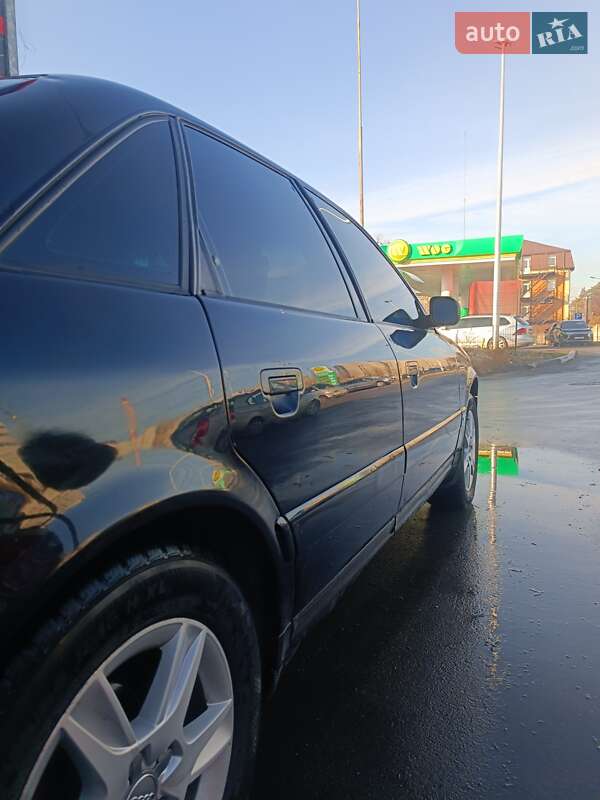 Седан Audi 100 1993 в Киеве