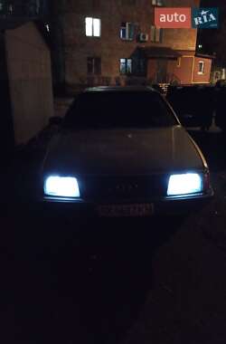 Седан Audi 100 1988 в Киеве