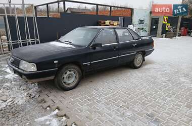 Седан Audi 100 1986 в Хотині