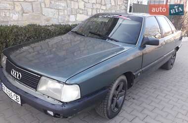 Седан Audi 100 1989 в Косові