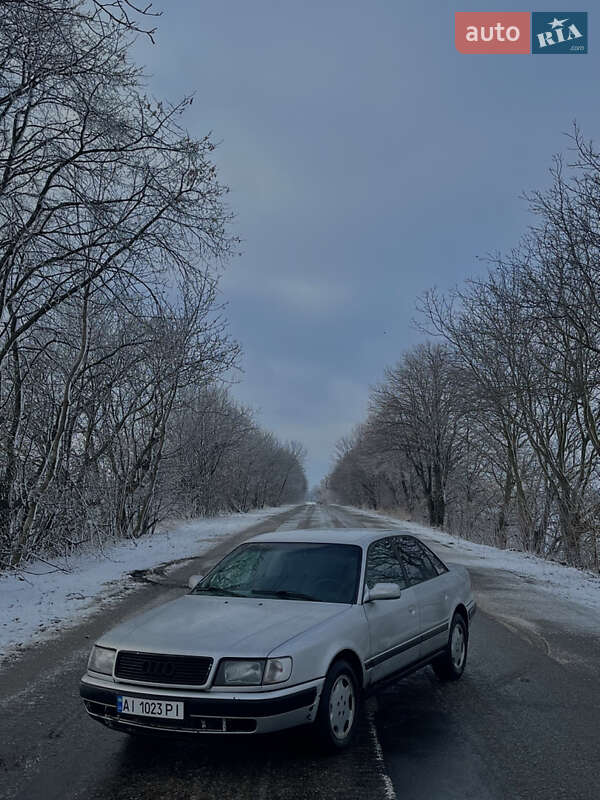 Седан Audi 100 1991 в Обухові