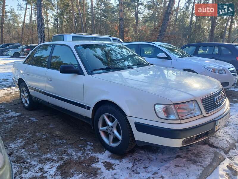 Седан Audi 100 1993 в Обухове