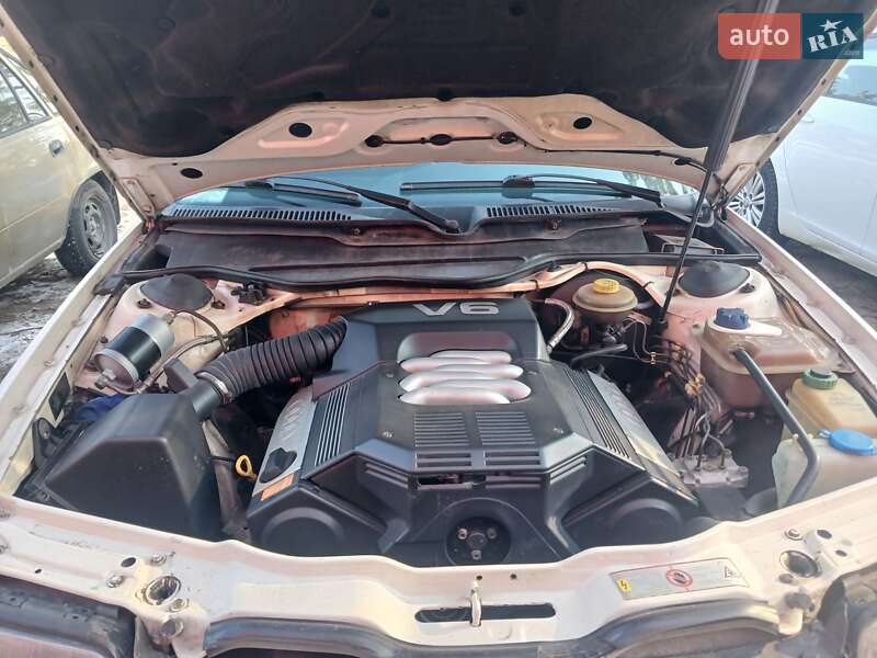 Седан Audi 100 1993 в Обухове