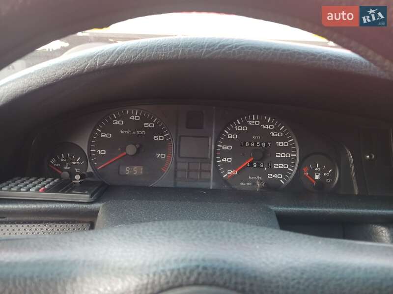 Седан Audi 100 1993 в Обухове