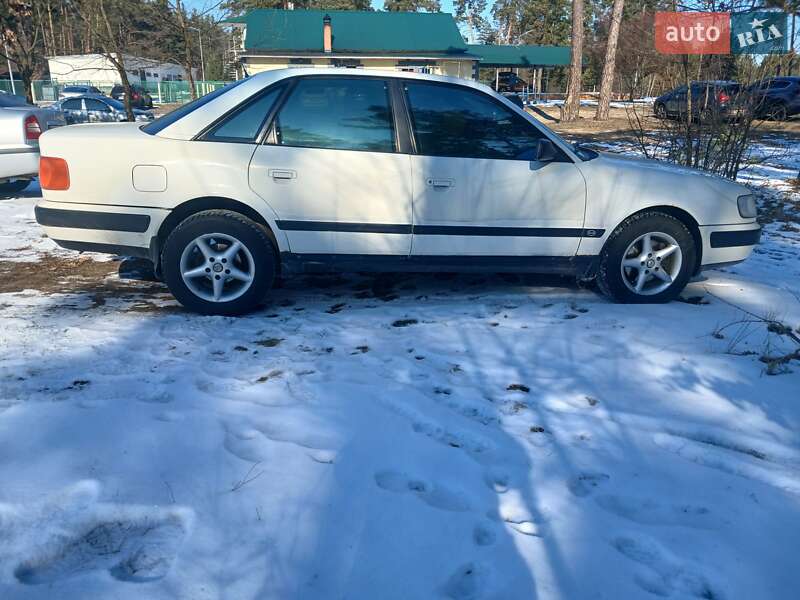 Седан Audi 100 1993 в Обухове