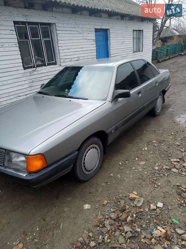 Седан Audi 100 1989 в Володимирі