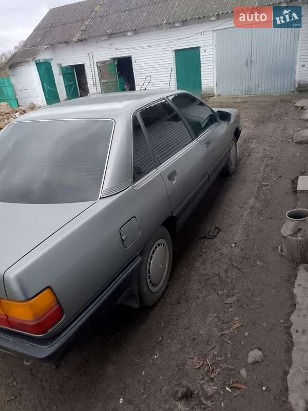 Седан Audi 100 1989 в Володимирі
