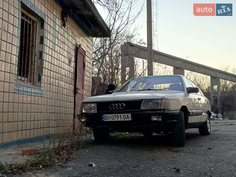 Седан Audi 100 1985 в 