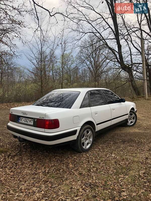 Седан Audi 100 1992 в Долине