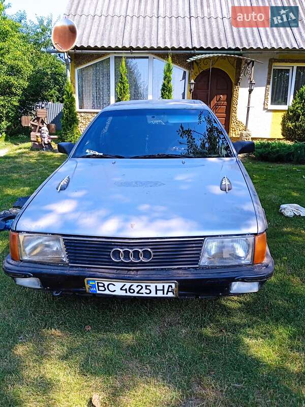Седан Audi 100 1986 в Яворові