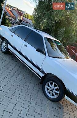 Седан Audi 100 1985 в Черновцах