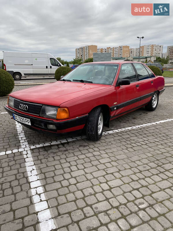 Седан Audi 100 1988 в Львові