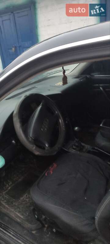 Седан Audi 100 1991 в Каневі