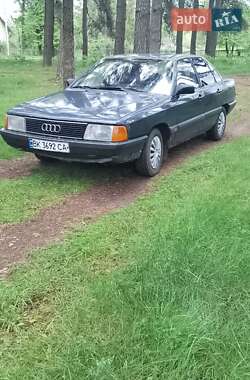 Седан Audi 100 1985 в Цумани
