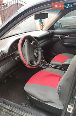 Седан Audi 100 1992 в 