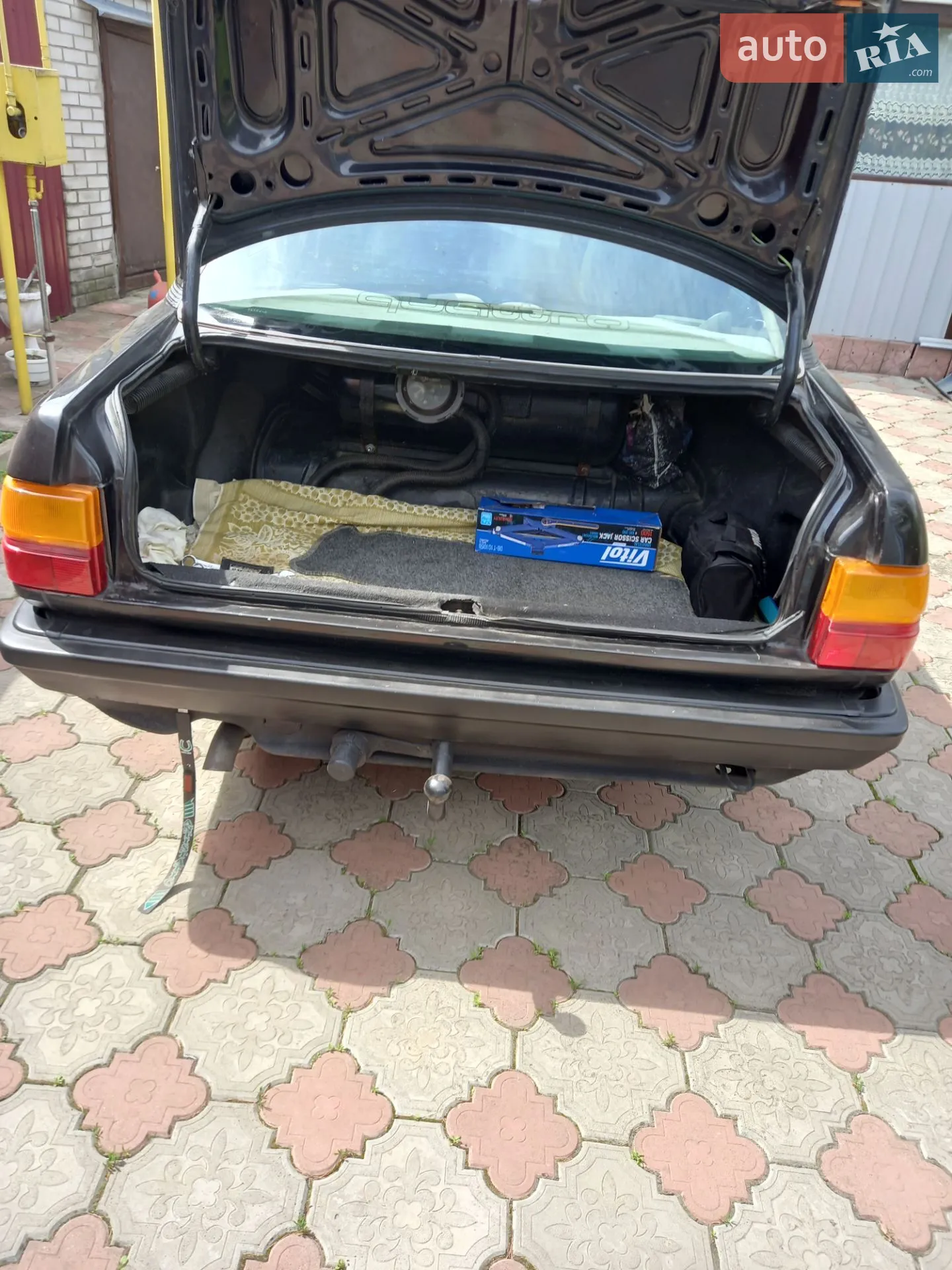 Audi 100 1989 VIN WAUZZZ44ZKN049017 фото оголошення 2 з 7
