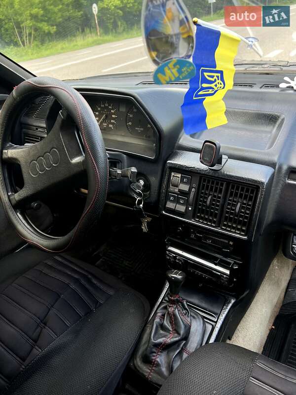 Седан Audi 100 1983 в Володимирі