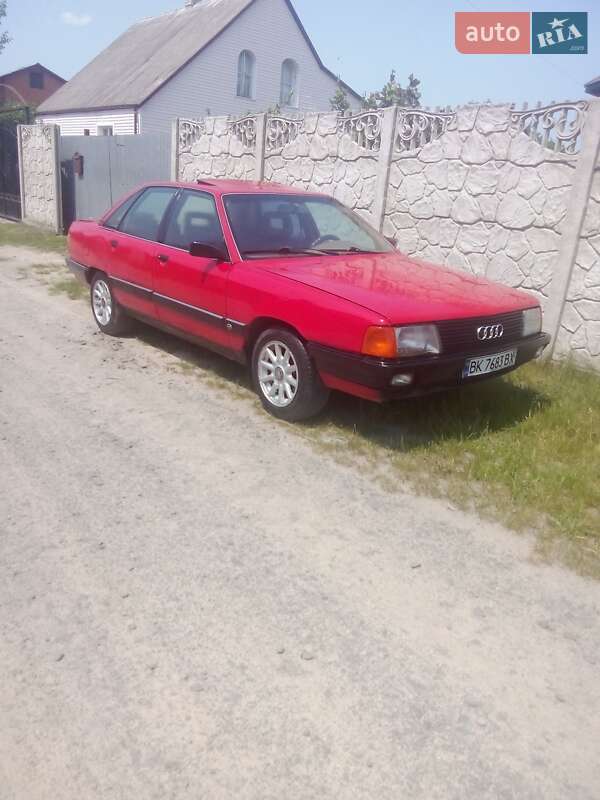 Седан Audi 100 1990 в 